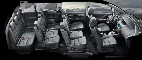 쌍용자동차의 2017 코란도 투리스모 실내 인테리어 <쌍용자동차 제공>